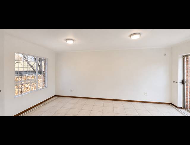 2 BEDROOM TOWNHOUSE FOR SALE IN DIE HOEWES